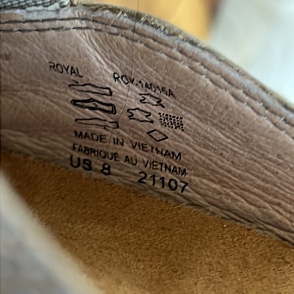 TAOS Footwear Taupe Snakeskin Royal Slider Mule New Size  8 - Picture 9 of 10